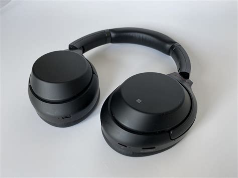 When its ON and kept the bass at 10, there is lot of vibrations to the ear. . How to connect sony wireless headphones